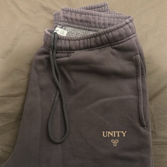 Aritzia, TNA Unity Sweats, size small - regular length - Picture 3 of 3